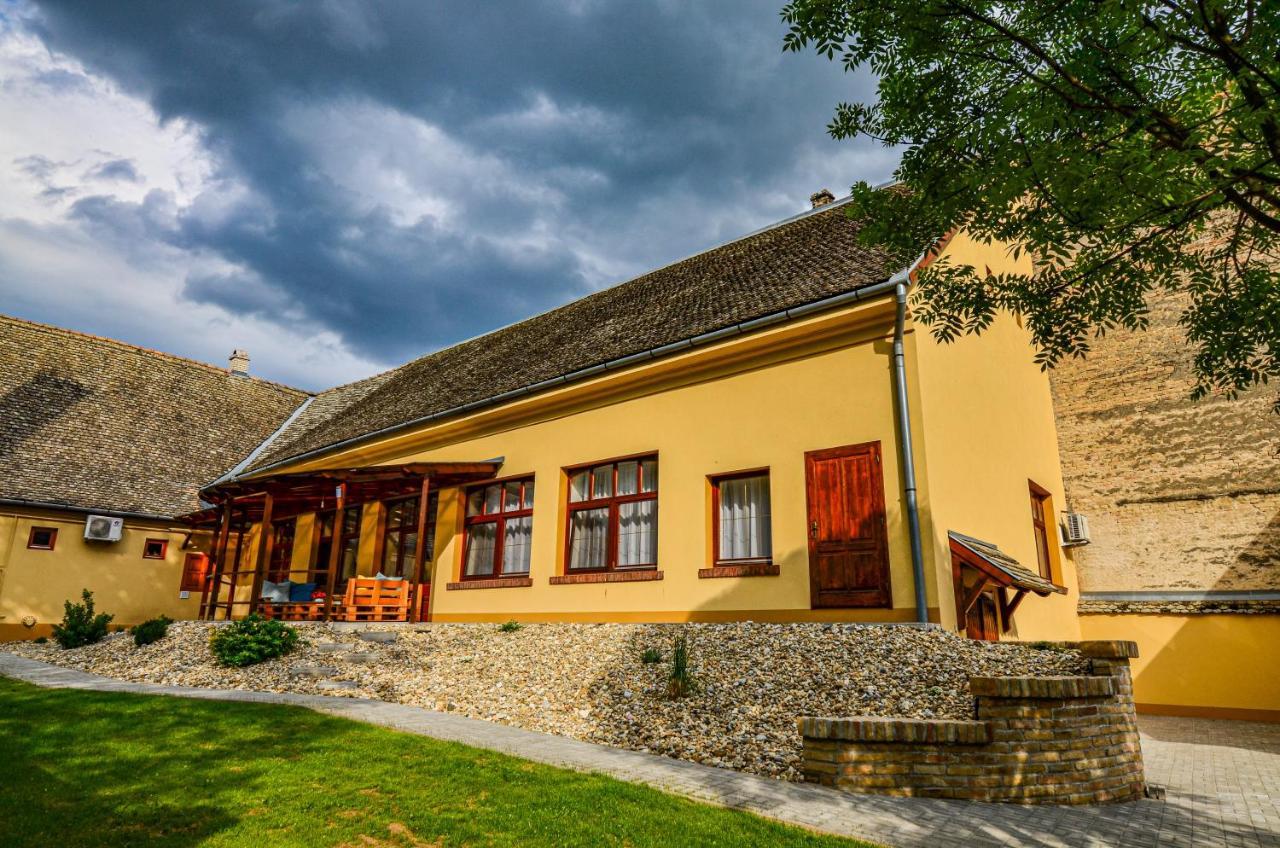 Apartament Kossuth Vendeghaz Tolna Zewnętrze zdjęcie